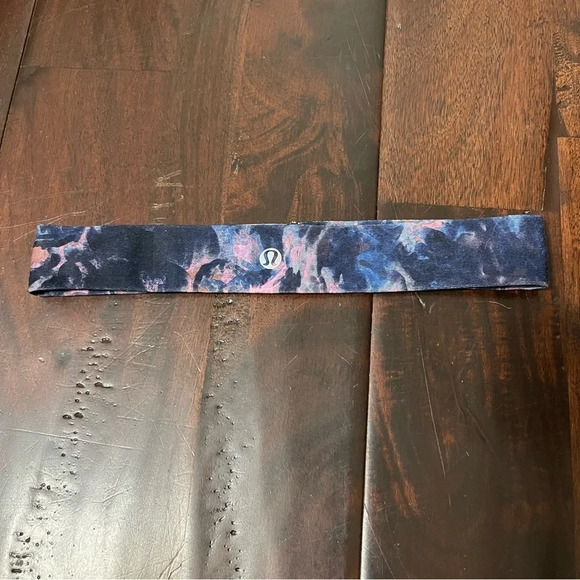 Lululemon Skinny Fly Away Tamer Headband Blue and Pink - Picture 1 of 3